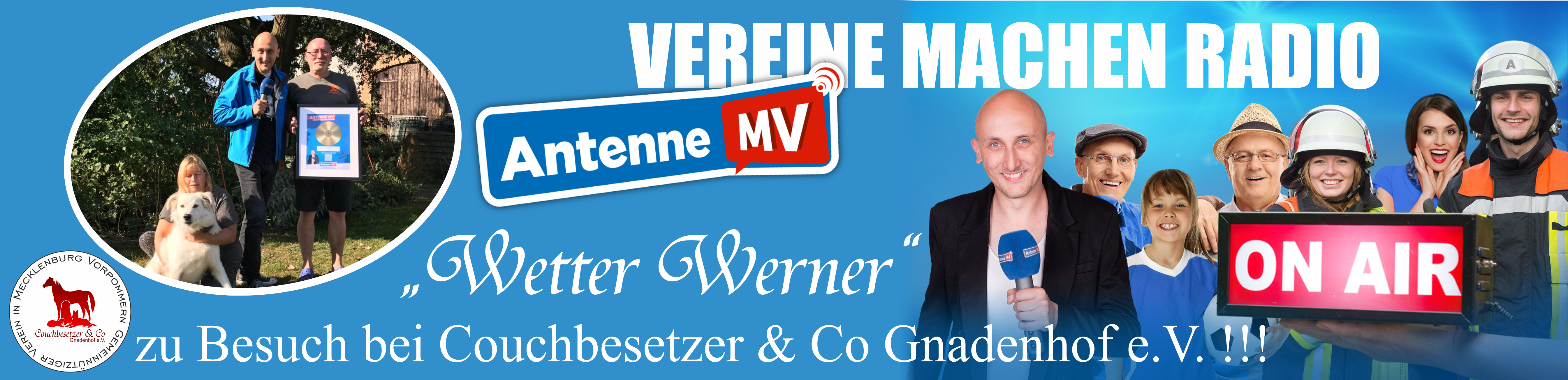Banner von Antenne MV mit dem Titel VEREINE MACHEN RADIO. Zu sehen sind der bekannte Wettermoderator Wetter Werner mit Mikrofon in der Hand und eine Gruppe von Personen unterschiedlichen Alters und Berufsgruppen unter anderem ein Feuerwehrmann und ein Kind, die gemeinsam eine leuchtende ON AIR-Tafel halten. Im linken Bildbereich sind Wetter Werner, zwei weitere Männer und eine blonde Frau mit einem Hund abgebildet, die ein gerahmtes Bild in die Kamera halten. Darunter steht der Text: Wetter Werner zu Besuch bei Couchbesetzer und Co Gnadenhof e. V.!!!
